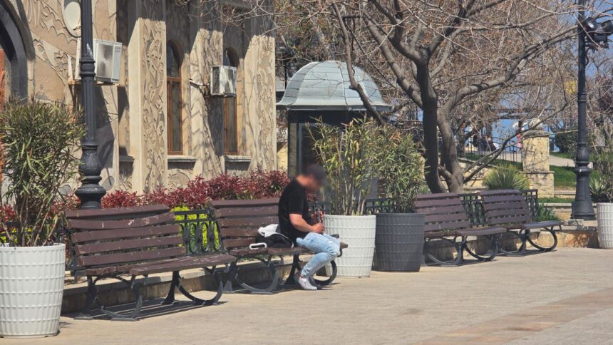 muzicantii ambulanti de pe faleza cazinoului constanta au zilele numarate primaria mai asteapta o saptamana solicitarile pentru intrarea in legalitate ulterior politia locala intra pe fir 680b019eab001