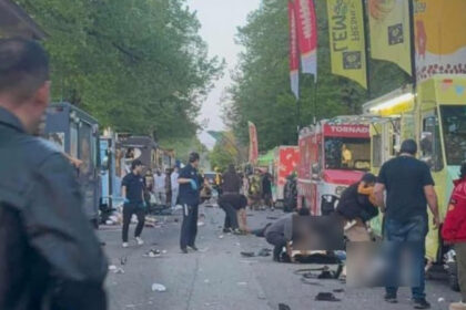 news alert o masina a intrat in multime la un festival in vancouver mai multe persoane au fost ucise anunta autoritatile 680dd8a867815