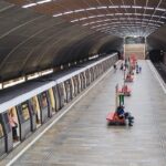 o tanara de 15 ani s a aruncat in fata metroului 67ec2664564a4