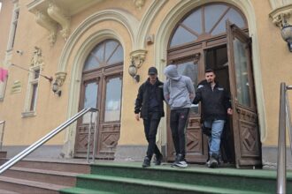 oficial cei doi tineri de 17 ani cercetati pentru jaful armat de pe bulevardul ferdinand au fost arestati preventiv pentru 30 de zile 67f7b26e7f33e