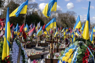 pana la 100 000 de militari ucraineni au fost ucisi in razboiul impotriva rusiei cbs news 67fd0744d3f61