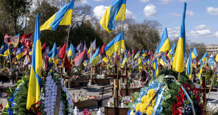 pana la 100 000 de militari ucraineni au fost ucisi in razboiul impotriva rusiei cbs news 67fd0744d3f61