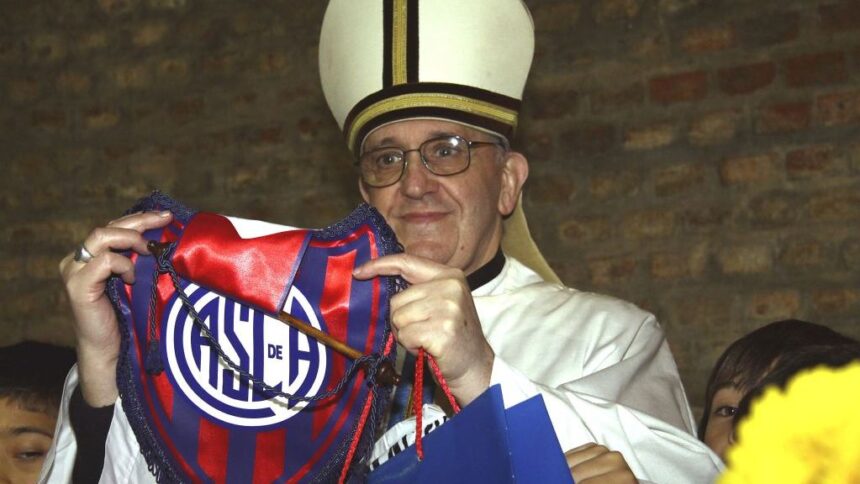 papa francisc era fan fanatic al unei echipe de fotbal iar fotbalistul sau preferat era un brazilian 68062e143d338