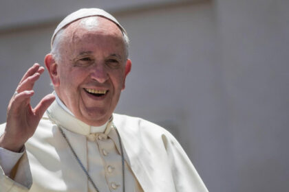 papa francisc un papa al poporului cum a ajuns fiul unor imigranti din argentina sa conduca vaticanul si ce mostenire lasa in urma 68060342684f4