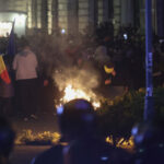 patru protestatari retinuti dupa violentele sustinatorilor lui georgescu din fata bec jandarmi atacati o masina digi24 vandalizata 67ff6156ddb12