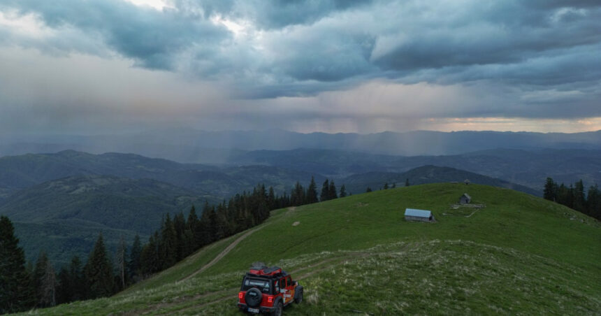 patru ucraineni salvati din muntii maramuresului in timp ce treceau granita unul a fost spitalizat 680f1b39d3ebb