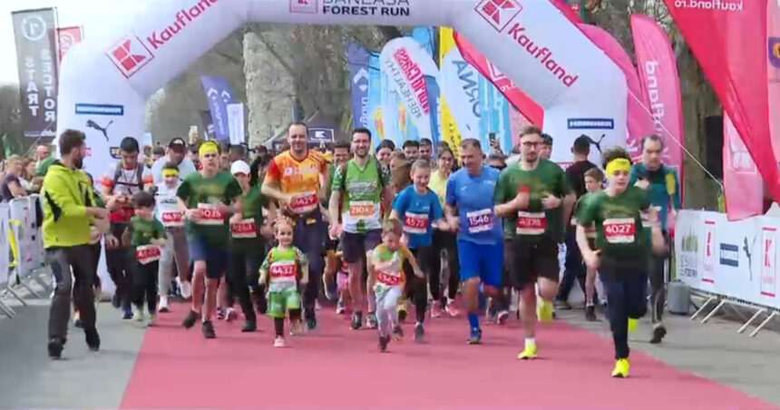 peste 2 300 de sportivi amatori au participat la cea mai populara competitie de alergat din padurea baneasa 67ff6b88a2ba1