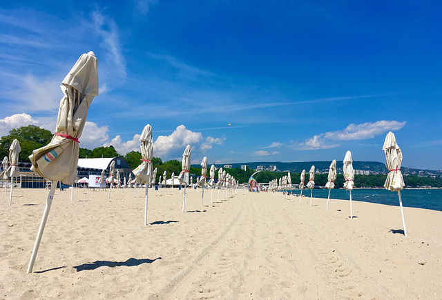plajele de pe litoral pregatite intr o anumita cota pentru acces liber si gratuit accesul liber la mare si plaja a devenit in multe zone aproape imposibil 680eaf2cdf6ae