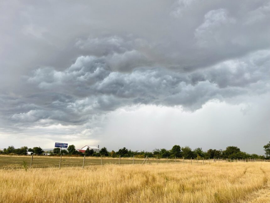 ploi torentiale furtuni si grindina in dobrogea si mai multe regiuni ale tarii cat este valabila avertizarea meteorologilor 680ca3e49f1f1