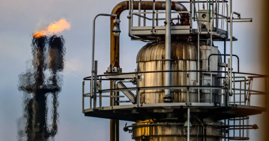 previziuni sumbre pentru economia rusiei scad veniturile din exporturile de petrol si gaze principala sursa de bani pentru kremlin 6808bfcc92c51