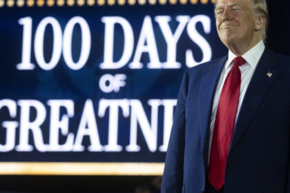 primele 100 de zile donald trump s a laudat cu perfomante economcie in timp ce americanii devin tot mai sceptici fata de abordarea sa 6811beb354ae8