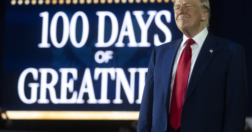 primele 100 de zile donald trump s a laudat cu perfomante economcie in timp ce americanii devin tot mai sceptici fata de abordarea sa 6811beb354ae8