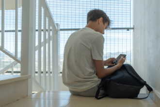 profesoara din sua acuzata ca a abuzat sexual un elev de 15 ani ce au gasit procurorii in telefonul baiatului era obsedata 67ed2fa6d89d3
