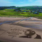 protest greenpeace pe terenul de golf trump turnberry din scotia timpul sa rezistam lupta impotriva dominatiei miliardarilor 681245767609a