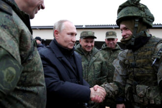 putin i a felicitat pentru victorie pe militarii rusi din kursk si le a multumit pentru munca eroica 680e816a700b7