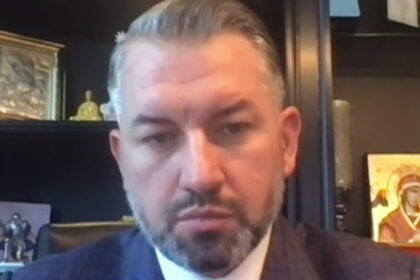 reactiile psd pnl si usr dupa declaratiile lui sprinceana caciu sunt afirmatii private ar fi trebuit sa stea in banca lui 67f3ba5ac1e81