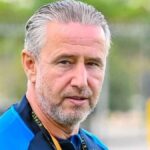 reghecampf amenintat de un fotbalist din cauza stilului sau de lucru daca mai faceti asa sunteti pa 680b92f11ead9