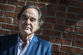 regizorul oliver stone va depune marturie in dosarul asasinarii lui j f kennedy filmul lui jfk a fost criticat de istorici 67eccd254ffad