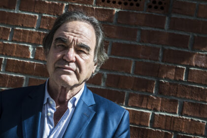 regizorul oliver stone va depune marturie in dosarul asasinarii lui j f kennedy filmul lui jfk a fost criticat de istorici 67eccd254ffad