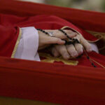 ritualul funerar al papei francisc ce etape vor avea loc pana la inmormantarea suveranului pontif 6808eb3048a53