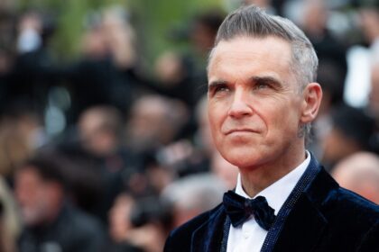 robbie williams dezvaluire rusinoasa ce pateste artistul de fiecare data cand joaca fotbal cu baietii lui 67ec26dd1c2ec