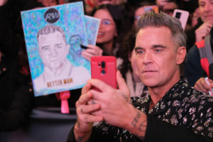 robbie williams spune ca selfie urile si interactiunile cu fanii ii provoaca disconfort interactiunea sociala ma inspaimanta 6809d135e1e6c