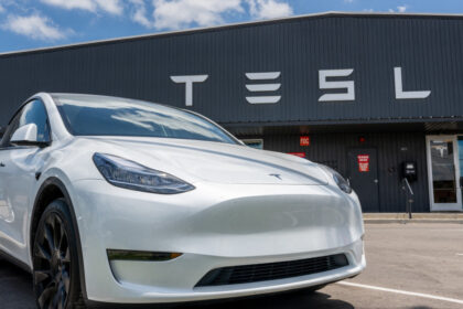 romanca ale carei initiale sunt gravate pe bateriile tesla a castigat un proces impotriva lui elon musk cine este cristina balan 6800c5a56e39b