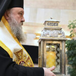 sfanta lumina va fi adusa sambata de la ierusalim si va fi oferita tuturor delegatiilor eparhiilor patriarhiei romane 67ff591a4ffb8