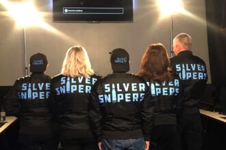 silver snipers este echipa pensionarilor care au bagat spaima in jucatorii sportului venerat de denis alibec 67ecf6356e4d4