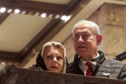 sotia lui netanyahu a starnit furia familiilor ostaticilor israelieni ramasi in gaza ii cer sa mi spuna daca fiul meu este in viata 681143cfe743d