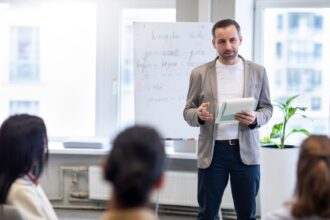 spor de 25 la salariu de baza pentru profesori cine poate obtine gradatii de merit in 2025 68090a68a9cc0