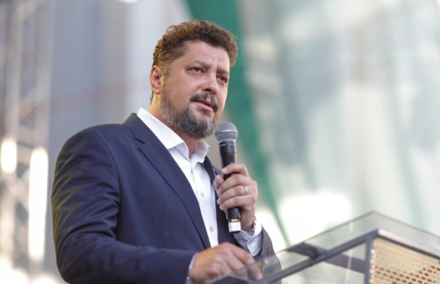 tarziu simion a abandonat parlamentarele pentru prezidentiale nu s a dovedit a fi locomotiva era cu 15 mai jos decat partidul 680114079f362
