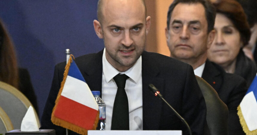 tensiuni intre paris si alger dupa expulzarea a 12 diplomati francezi barrot vom raspunde cu cea mai mare fermitate 67fe12315829e