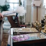 traditii si ritualuri in sambata mare la catolici credinciosii impodobesc casele cu flori albe in asteptarea invierii lui hristos 6803393c811fd