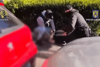 trafic de droguri pe ruta spania constanta trei persoane retinute dupa ce au introdus 22 kg de canabis in tara prin curierat international 681250c12e267