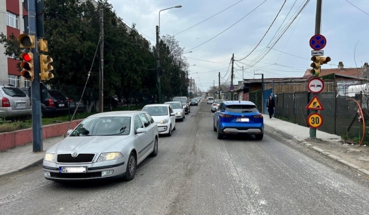 trafic restrictionat total pe un tronson al strazii baba novac din constanta 67f524533cd41