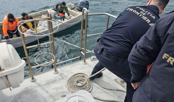 trei barbati prinsi de politisti cu 350 kg de peste capturat ilegal 67f6abac66d81