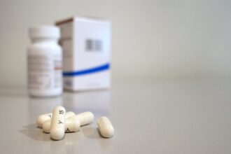 trump vine acum cu o alta amenintare care va pune capat deceniilor de comert cu medicamente la preturi reduse 67f69128e719a