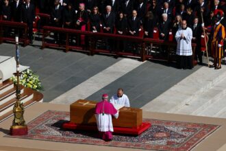 ultimul drum al papei francisc o lume intreaga i a adus omagiu la vatican 680cd8a9b2d93