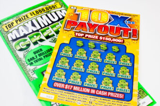 un barbat fara adapost din sua a castigat 1 milion de dolari la loto ce vrea sa faca cu banii 67fea2e5e4bb9