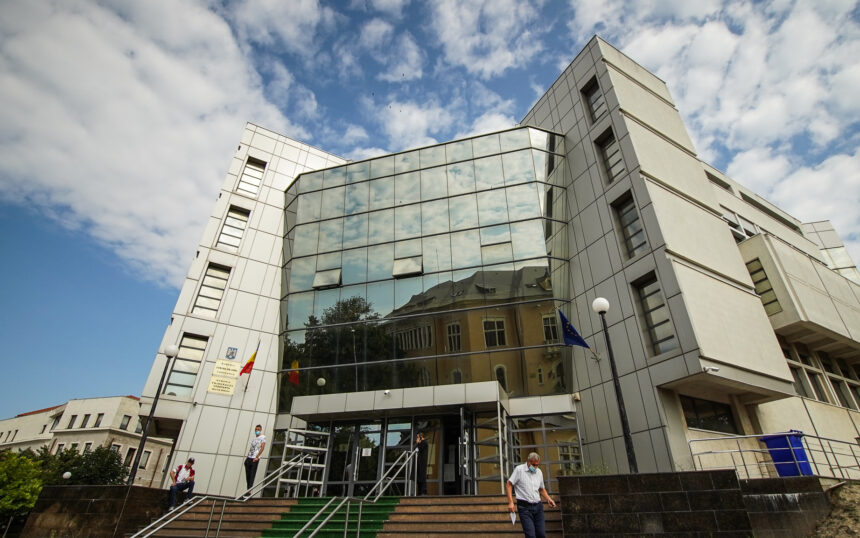 un comisionar vamal din dosarul in care sunt implicati si politisti a incheiat acord de recunoastere cu procurorii dar judecatorii au decis ca pedeapsa e prea blanda 67f04eb134c7a