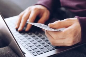 un individ arestat la domiciliu pentru constituirea unui grup infractional organizat a crezut ca procurorii si judecatorii nu stiu ca se pot face cumparaturi on line 680ff4bbd9856