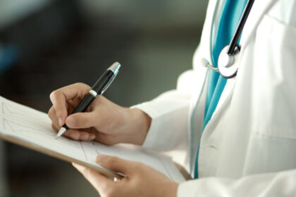 un medic nascut in sua a primit un e mail de la autoritati in care i se cerea sa paraseasca tara limbajul parea amenintator 680260e43954d