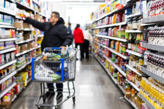 un miliardar american indeamna populatia sa faca provizii de consumabile dupa anuntul lui trump pasta de dinti sapun orice 67eeabfe52642