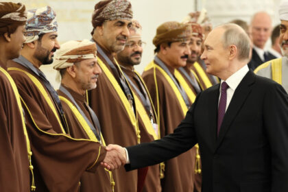 un oficial strain care l a vizitat pe putin a vrut sa intre cu un pumnal la kremlin 6808aaf3f227f