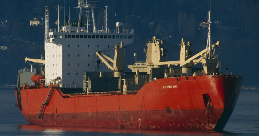 un petrolier din flota fantoma a rusiei a fost foarte aproape sa provoace o catastrofa ecologica pe coasta finlandei 6810a79bc2da3