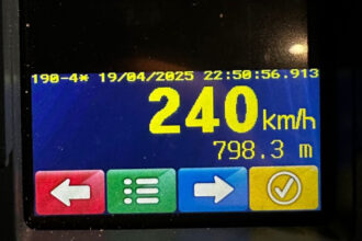 un sofer de 22 de ani a fost prins conducand cu 240 de km h amenda uriasa pe care a primit o 6804e6a975525