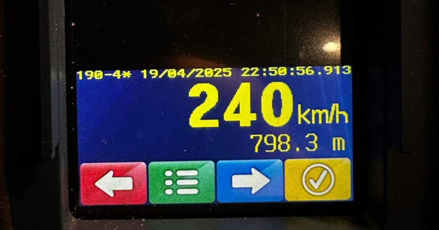 un sofer de 22 de ani a fost prins conducand cu 240 de km h amenda uriasa pe care a primit o 6804e6a975525