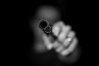 vanzatoare talharita sub amenintarea pistolului la constanta 67f25f3384195
