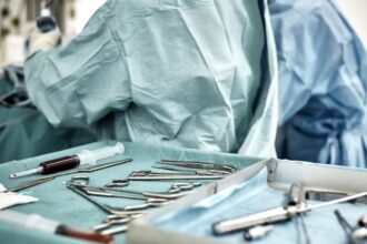 verdict final in cazul unui recidivist care a furat portofelul unui cunoscut medic si i a folosit cardurile in timp ce acesta se afla in sala de operatii 6801738cddeaf